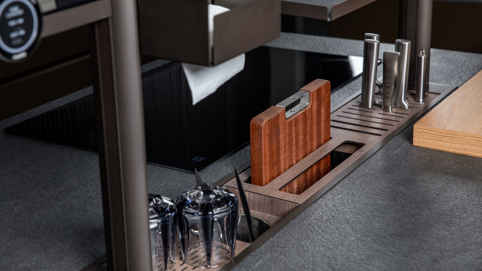 NOTT<br>Worktop Channel Storage