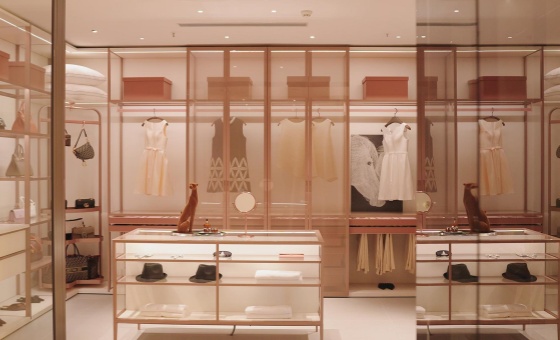 Showroom TVC -  Cloakroom